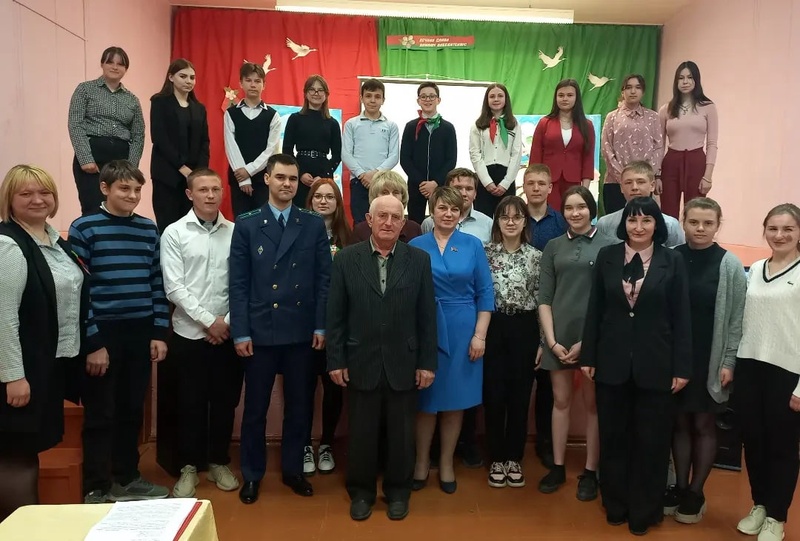 Урок памяти "Нам этот мир завещано беречь"