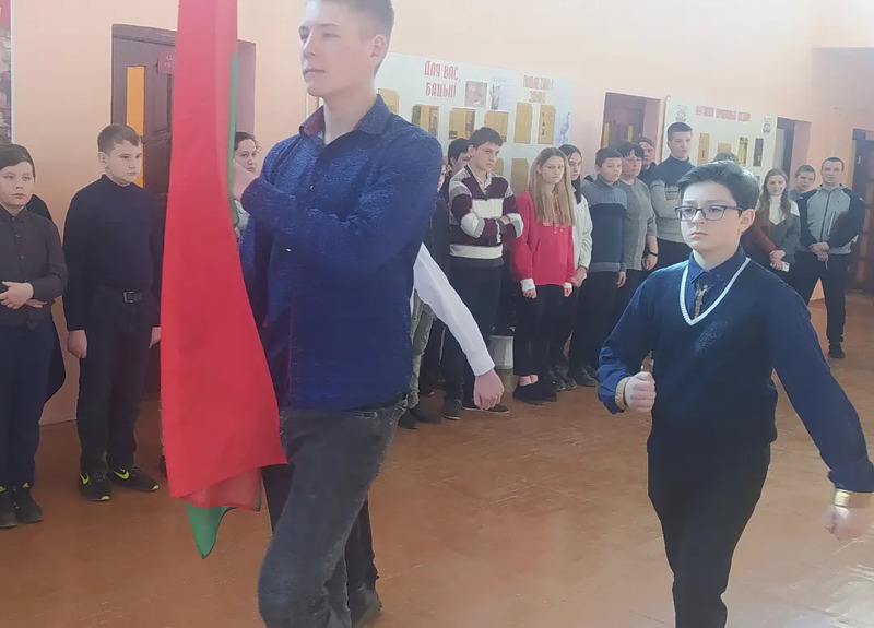 Торжественная линейка, посвященная окончанию 3 четверти