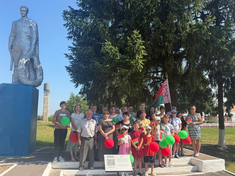 ТОРЖЕСТВЕННЫЙ МИТИНГ "НАМ ЖИТЬ И ПОМНИТЬ"